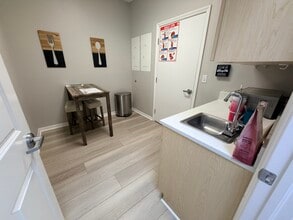 3447 Pine Ridge Rd, Naples, FL for lease Interior Photo- Image 1 of 6