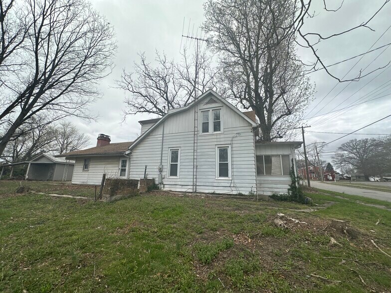 408 E Main St, Sparta, IL à vendre - Photo du bâtiment - Image 3 de 17