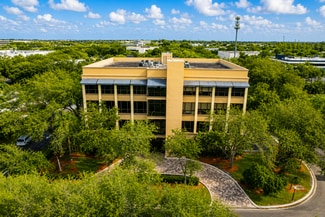Plus de détails pour 14125 NW 80th Ave, Miami Lakes, FL - Bureau à vendre
