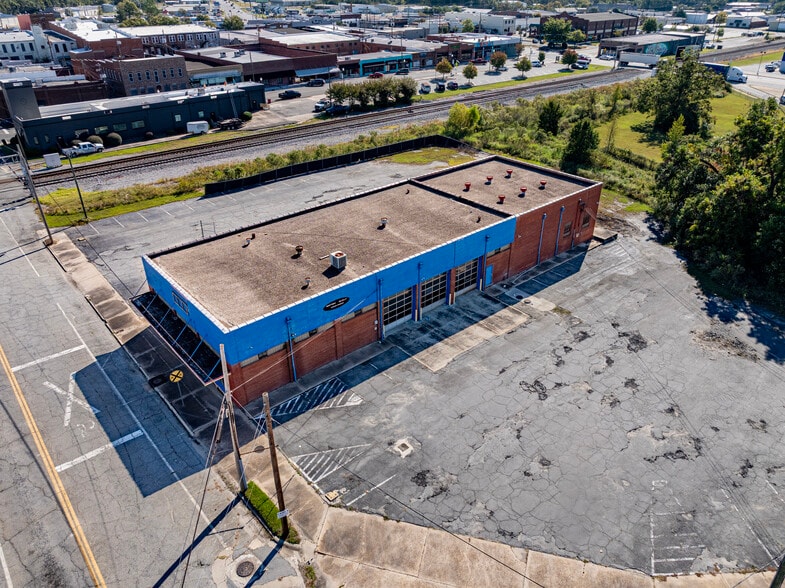 104 3rd St E, Tifton, GA for lease - Building Photo - Image 2 of 17