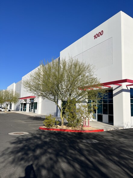 1000 W Vista Bonita Dr, Phoenix, AZ for lease - Building Photo - Image 2 of 8