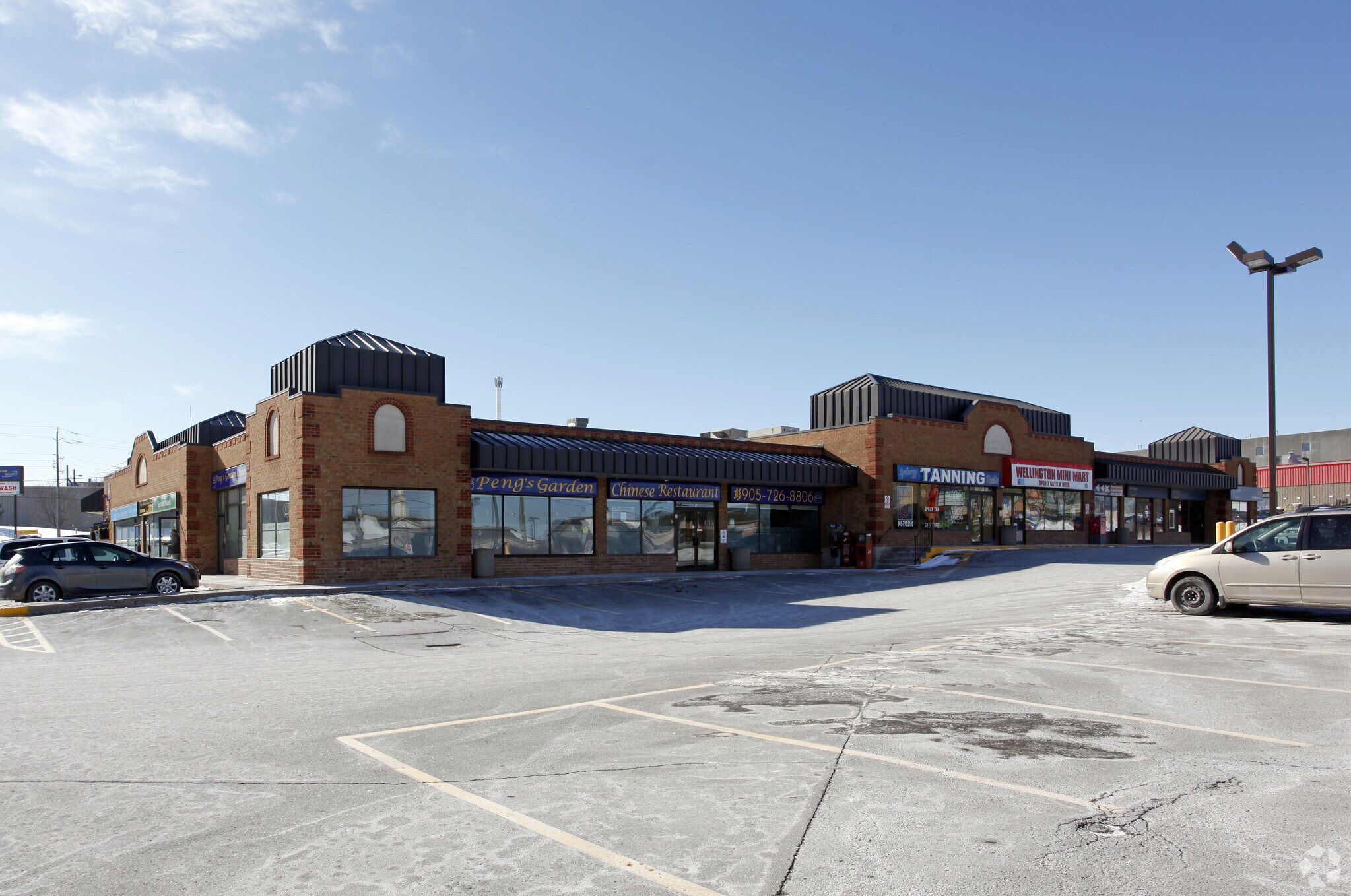 297 Wellington St E, Aurora, ON à louer Photo principale- Image 1 de 3