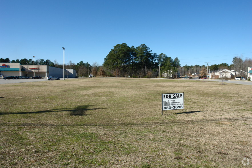 Cedar Creek Rd, Fayetteville, NC à vendre - Photo principale - Image 1 de 1