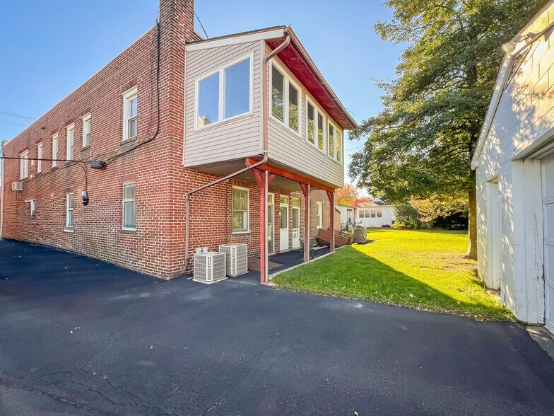 132 Bellevue Ave, Penndel, PA à vendre - Photo du bâtiment - Image 2 de 49