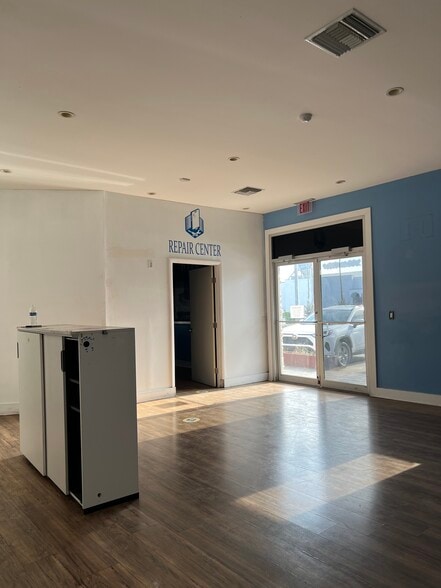 6327 S Orange Ave, Orlando, FL à louer - Photo intérieure - Image 2 de 12