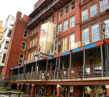 233-243 N Water St, Milwaukee, WI à louer - Photo du bâtiment - Image 2 de 8