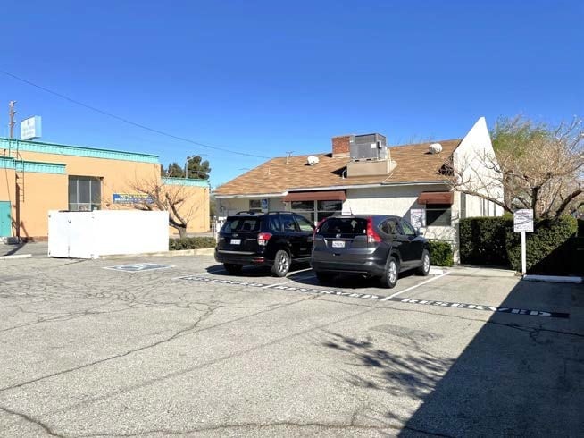 930 W Newgrove St, Lancaster, CA for lease - Building Photo - Image 2 of 6