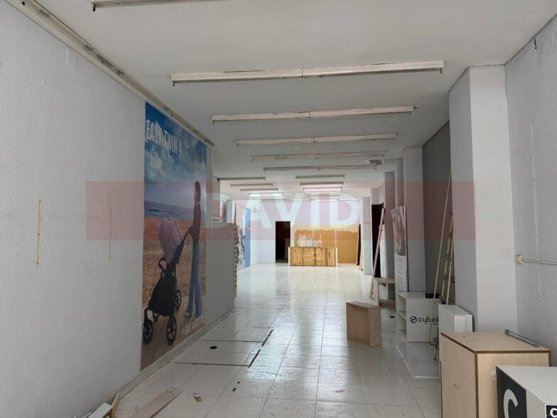 Retail in L'Hospitalet de Llobregat, Barcelona for lease - Interior Photo - Image 2 of 3