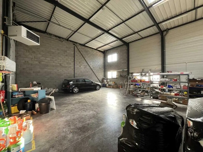 2 Rue Gabriel Bourdarias, Vénissieux for lease - Interior Photo - Image 3 of 20