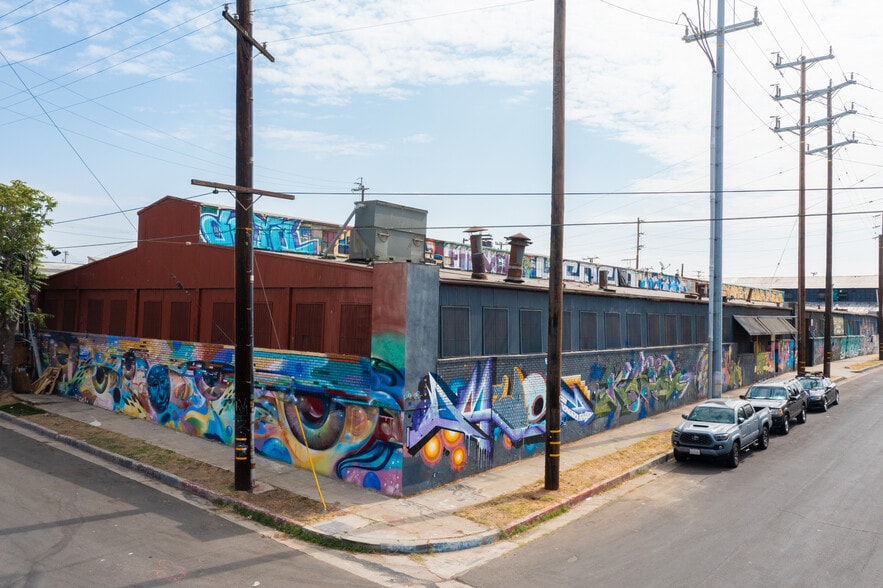 3447 E 15th St, Los Angeles, CA for lease - Building Photo - Image 1 of 7