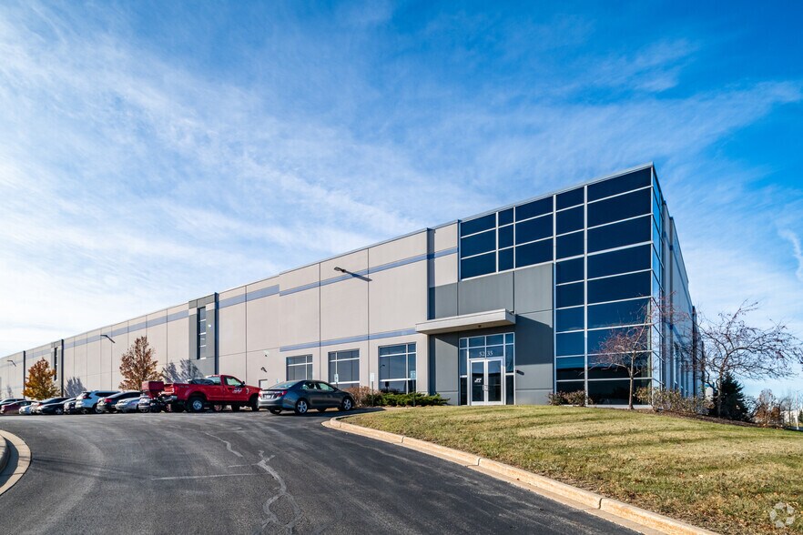 5235-5325 International Dr, Cudahy, WI à louer - Photo du bâtiment - Image 3 de 6