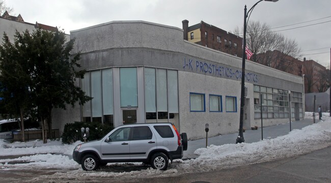 Plus de détails pour 699 N Macquesten Pky, Mount Vernon, NY - Industriel à vendre