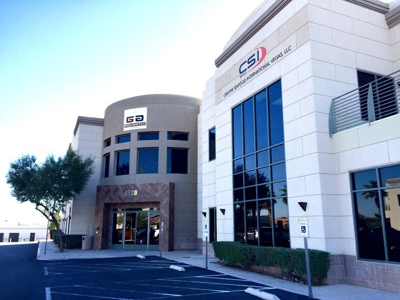 8560 S Eastern Ave, Las Vegas, NV à vendre - Photo du bâtiment - Image 3 de 5