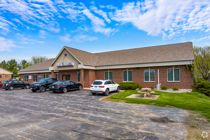 5793 W Grande Market Dr, Appleton, WI for lease - Building Photo - Image 1 of 40