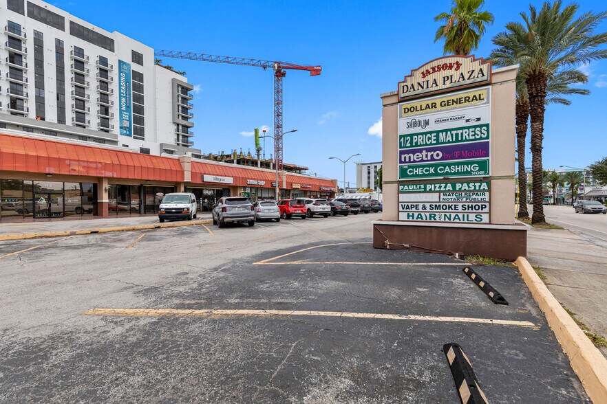 126 S Federal Hwy, Dania, FL à louer - Photo du bâtiment - Image 2 de 9