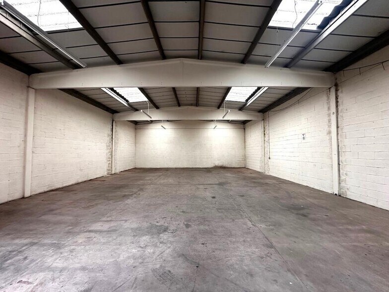 Saltbrook Rd, Halesowen à louer - Photo du bâtiment - Image 3 de 6