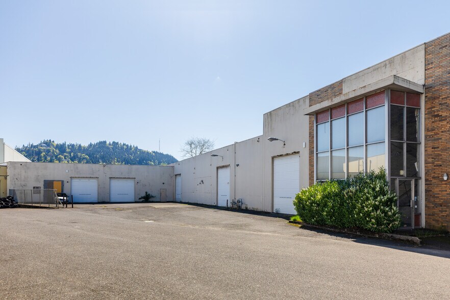 3155 NW Yeon Ave, Portland, OR à vendre - Photo du bâtiment - Image 3 de 6