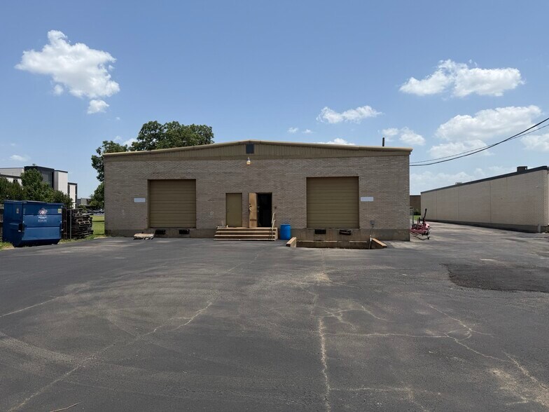 1000 Pamela Dr, Euless, TX à vendre - Photo du bâtiment - Image 3 de 9