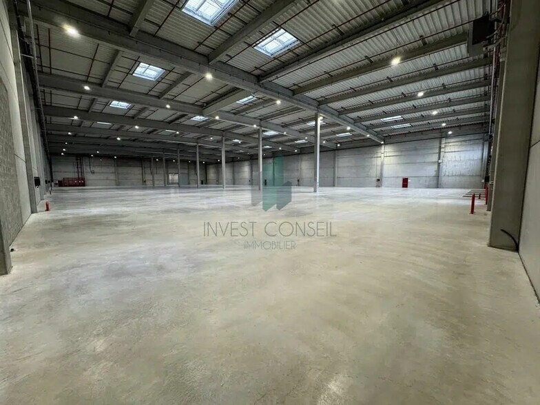 Flex dans Le Thillay à louer - Photo du bâtiment - Image 1 de 7