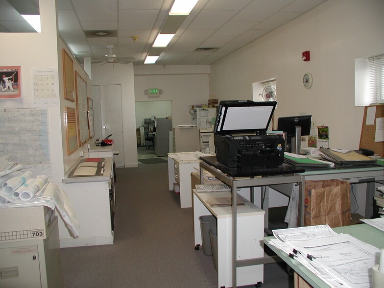 909 E 31st St, La Grange Park, IL for sale - Interior Photo - Image 2 of 8