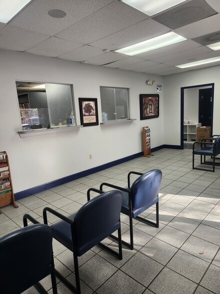 8751 N 30th St, Tampa, FL for lease - Building Photo - Image 3 of 19
