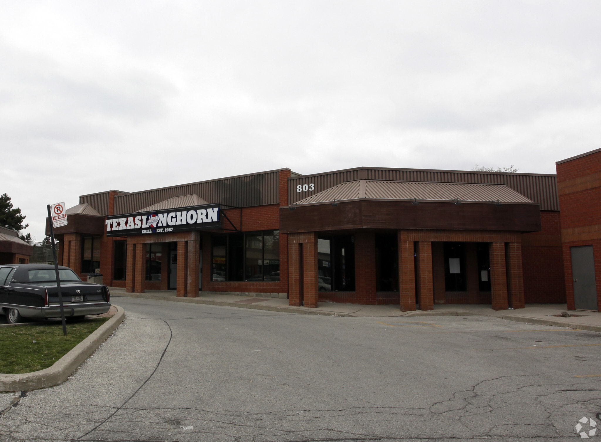 803 Dundas St E, Mississauga, ON for lease Primary Photo- Image 1 of 3