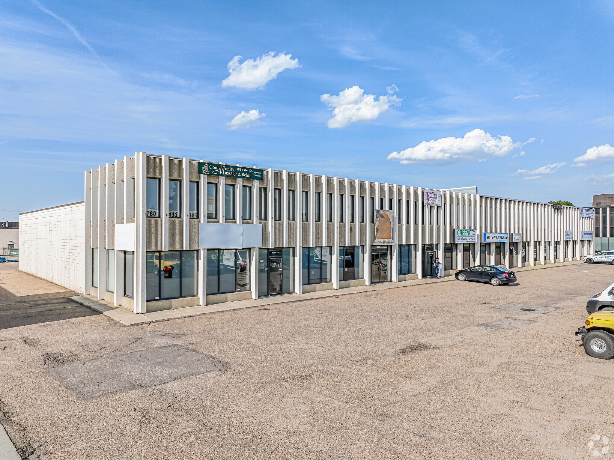 8708-8722 51 Av NW, Edmonton, AB à louer Photo principale- Image 1 de 10