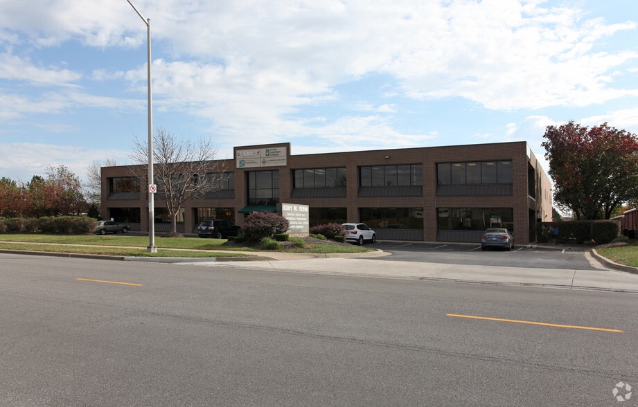 8301 W 125th St, Overland Park, KS for lease - Primary Photo - Image 2 of 7