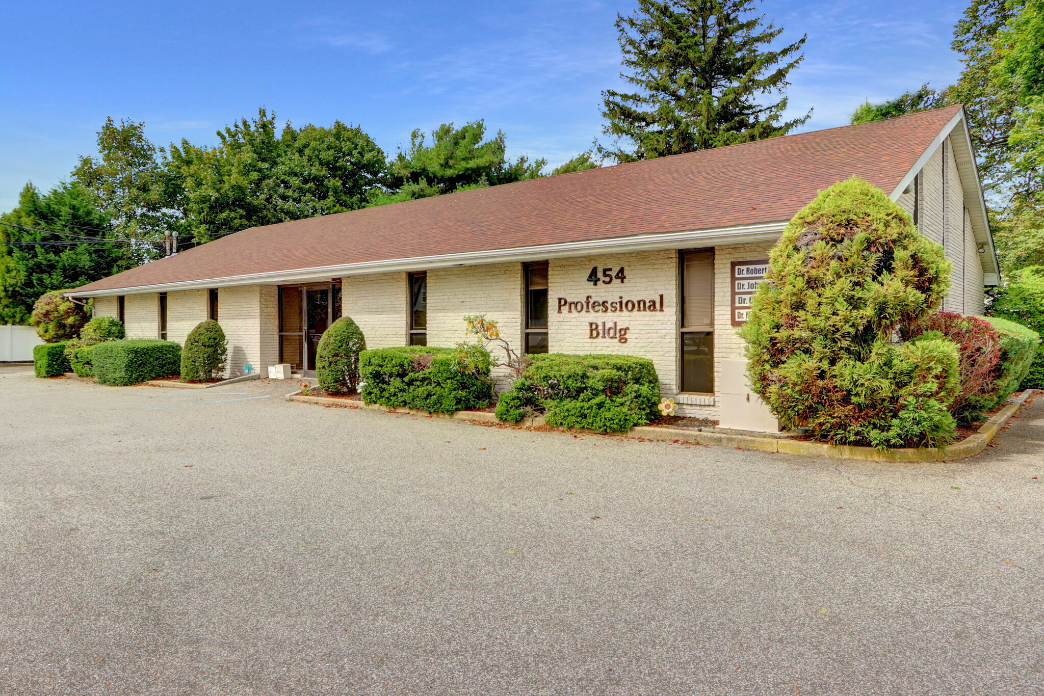 454 Deer Park Ave, Babylon, NY for sale Primary Photo- Image 1 of 16