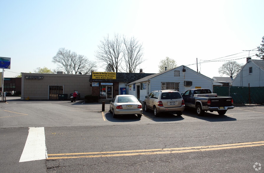 Route 17 portfolio of 2 properties for sale on LoopNet.ca - Primary Photo - Image 2 of 2