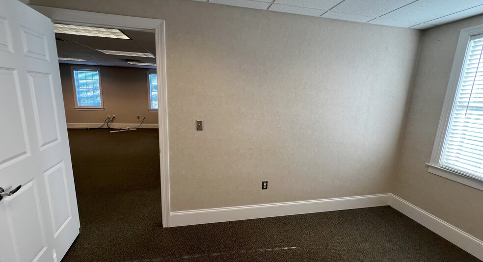 12090 W Broad St, Richmond, VA for lease - Building Photo - Image 3 of 8