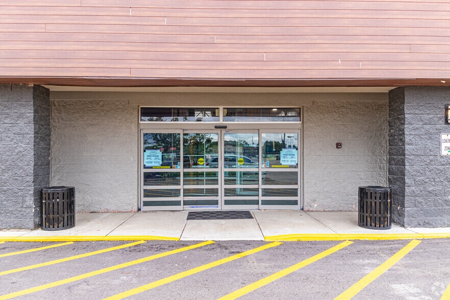 481-533 E Roosevelt Rd, Lombard, IL for sale - Building Photo - Image 3 of 5