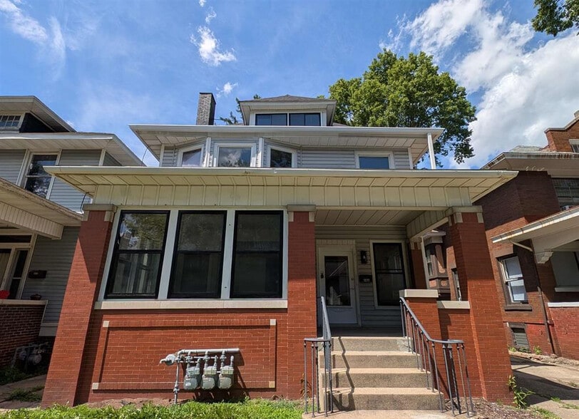 1611 W Barker Ave, Peoria, IL for sale - Building Photo - Image 2 of 39