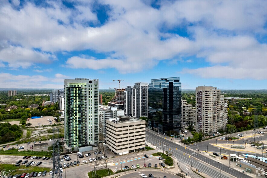 5734 Yonge St, Toronto, ON à louer - Aérien - Image 3 de 4