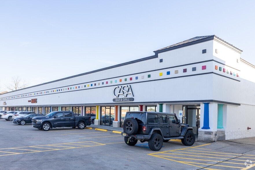 5711-5713 Bissonnet St, Houston, TX for lease - Building Photo - Image 2 of 4