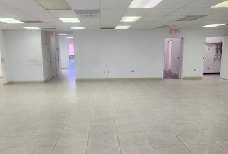 2830 Winkler Ave, Fort Myers, FL for lease Interior Photo- Image 1 of 9