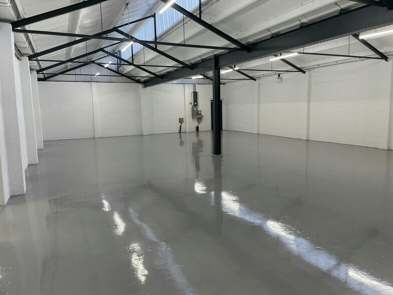 28 Zennor Rd, London for lease - Building Photo - Image 2 of 5