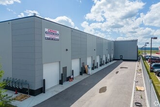 6520 36 St NE, Calgary, AB à louer Photo du bâtiment- Image 2 de 7