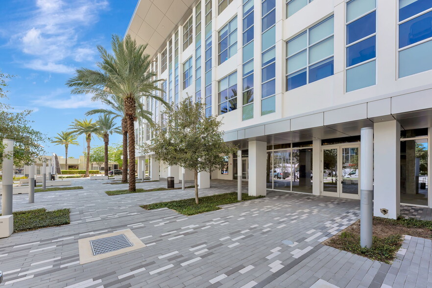 2335 E Atlantic Blvd, Pompano Beach, FL for lease - Building Photo - Image 3 of 13