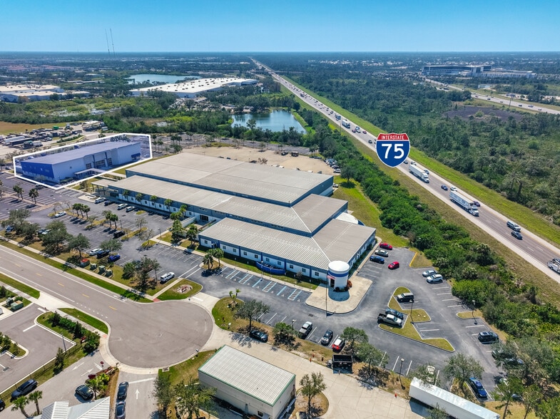 195 Triple Diamond Blvd, North Venice, FL for lease - Building Photo - Image 2 of 3