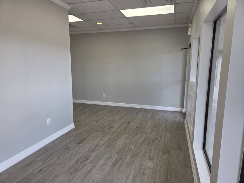 11001-11013 S Memorial Dr, Tulsa, OK for lease - Interior Photo - Image 3 of 10