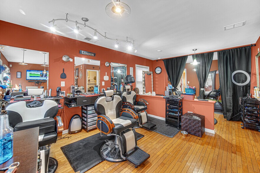 5728 W Higgins Ave, Chicago, IL à vendre - Photo intérieure - Image 2 de 12