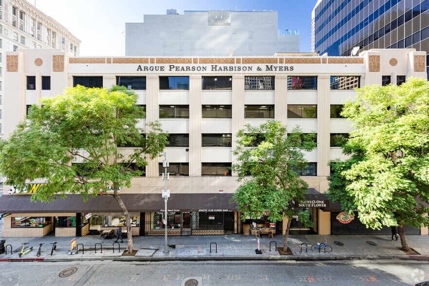 801 S Flower St, Los Angeles, CA à louer - Photo du bâtiment - Image 3 de 16