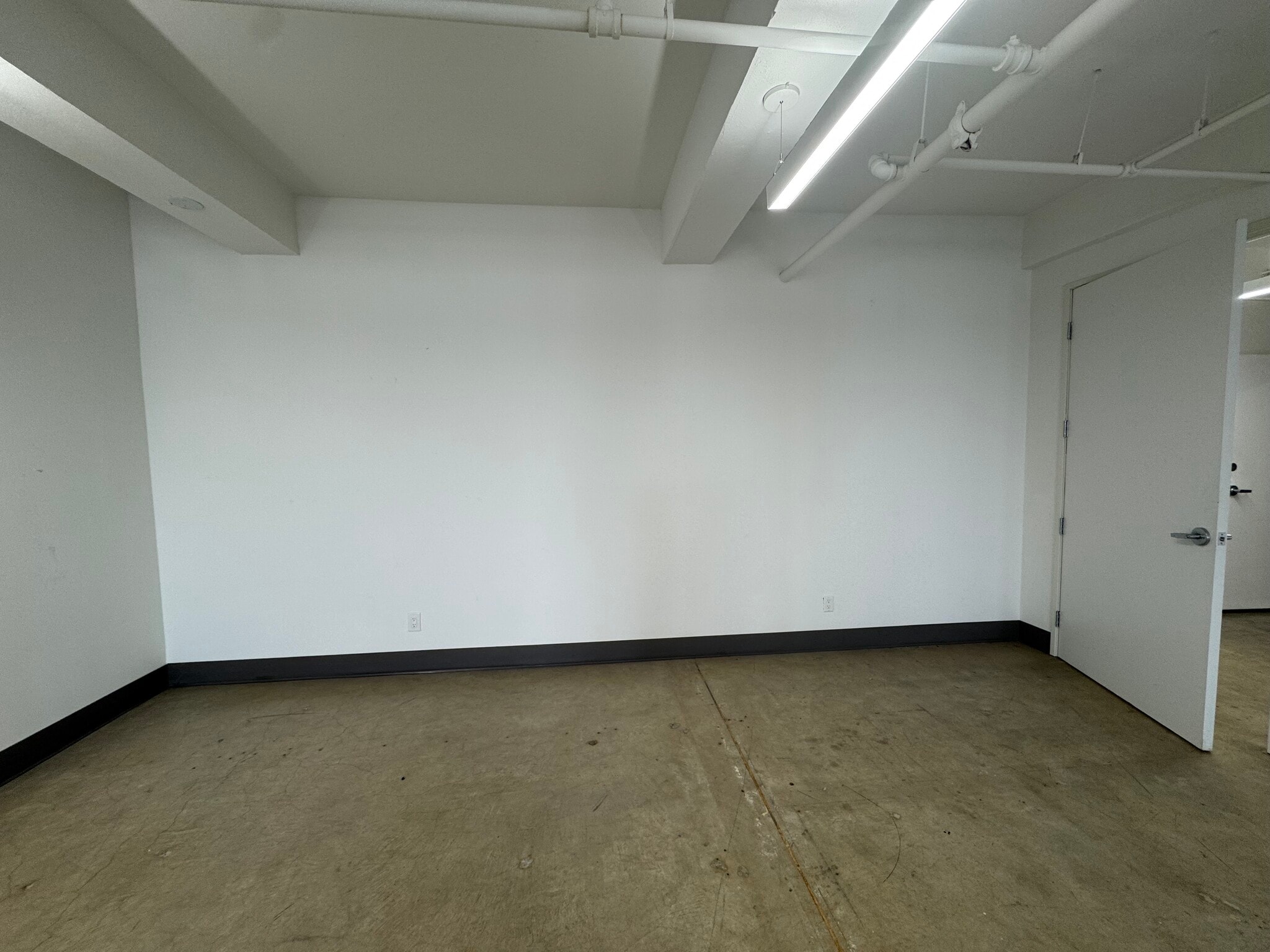 122 E 7th St, Los Angeles, CA for lease Interior Photo- Image 1 of 4