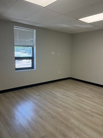 35 Kings Hwy E, Fairfield, CT for lease - Building Photo - Image 3 of 7