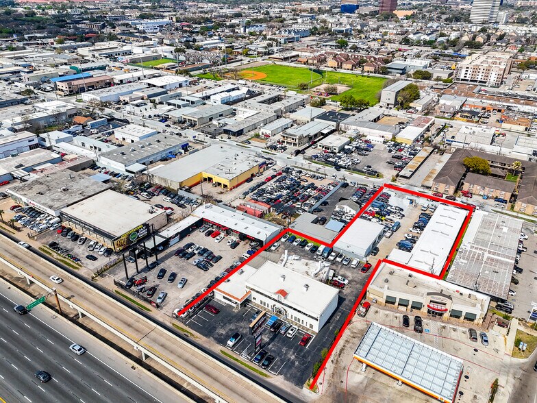 5610-5613 Southwest Fwy, Houston, TX à louer - Photo du bâtiment - Image 3 de 112