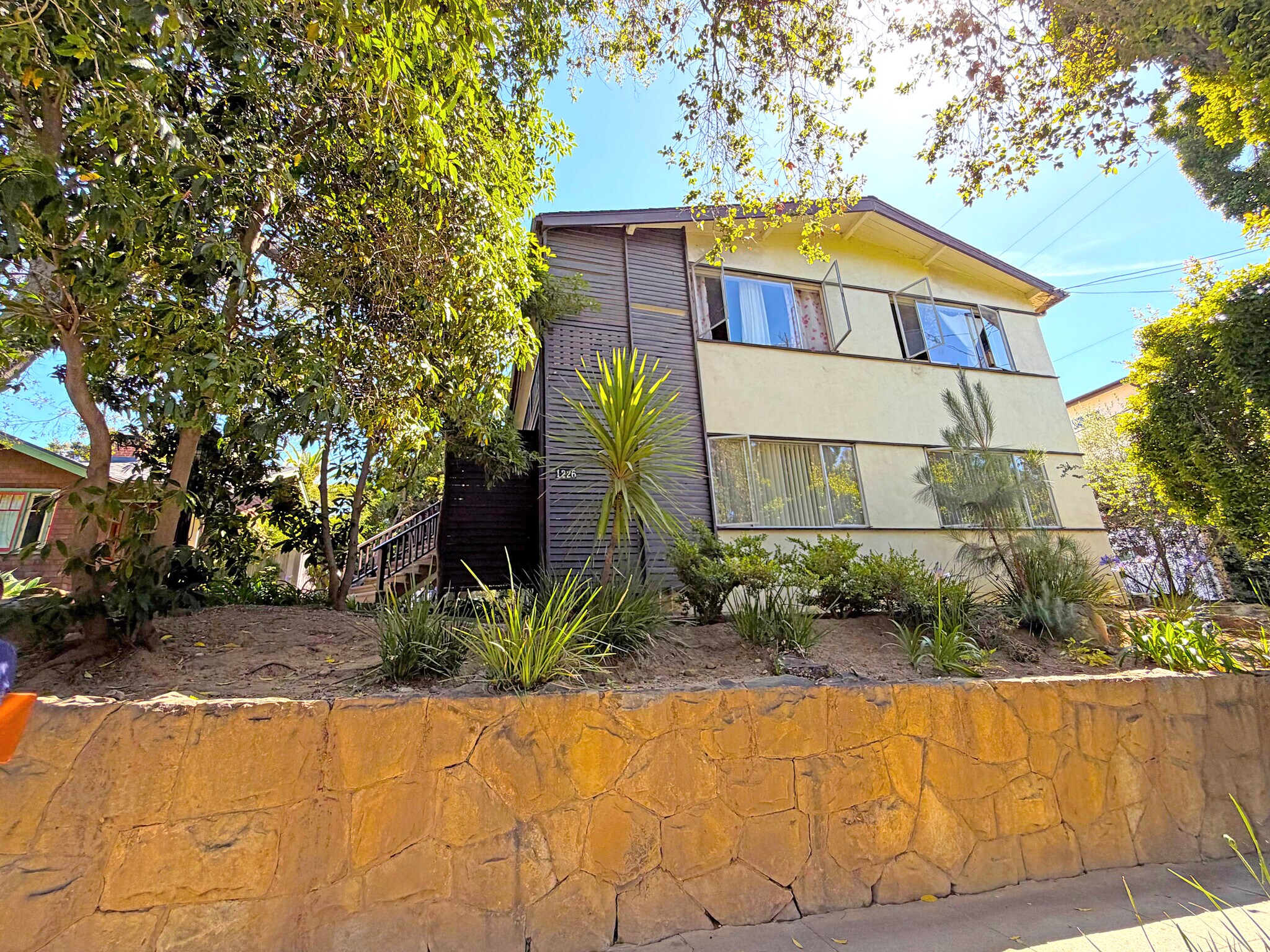 1226 N Salsipuedes St, Santa Barbara, CA à vendre Photo principale- Image 1 de 17