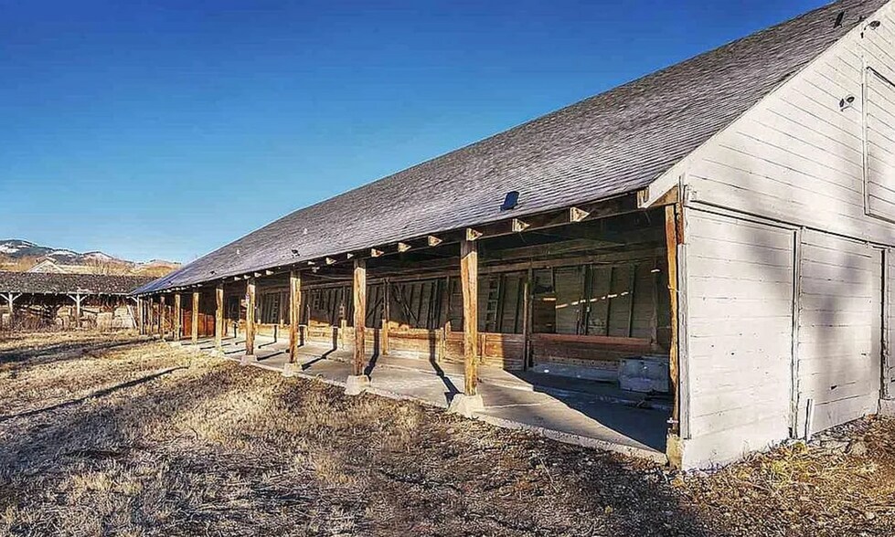 1615 W Huffaker Ln, Reno, NV à vendre - Photo du bâtiment - Image 2 de 9