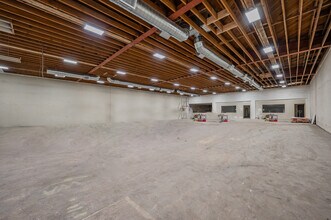 8594 Sierra Ave, Fontana, CA for lease Interior Photo- Image 2 of 4