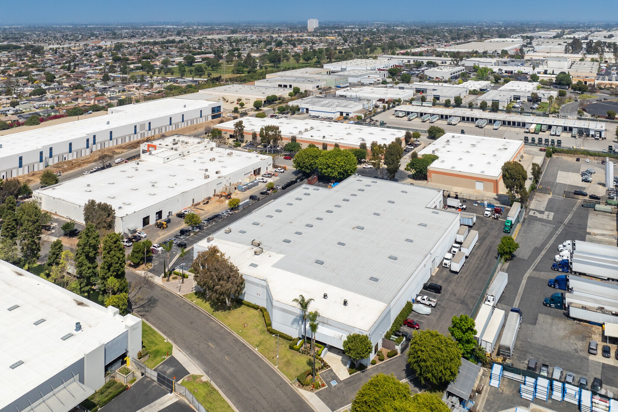17050-17100 S Margay Ave, Carson, CA à louer Photo du bâtiment- Image 1 de 8